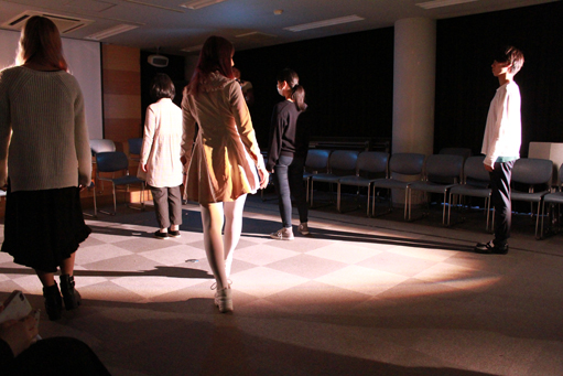 1年生合同によるスカート発表会が開かれました。