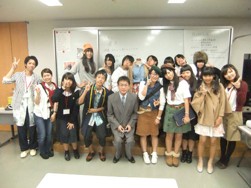 ステキにコーディネートしたファッションで集合!全員で記念撮影をしました。