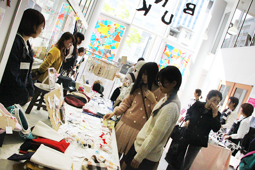 大人気のバザー&フリマ会場