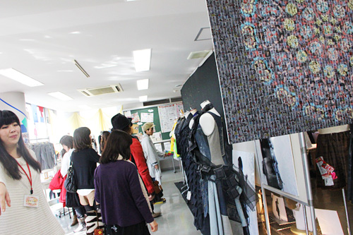 アパレルデザイン科、トータルファッション科のカリキュラム展示会場