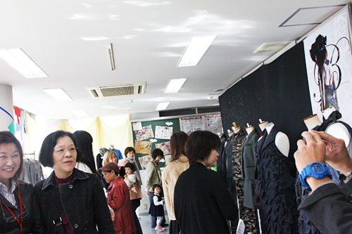 アパレルデザイン科、トータルファッション科のカリキュラム展示会場