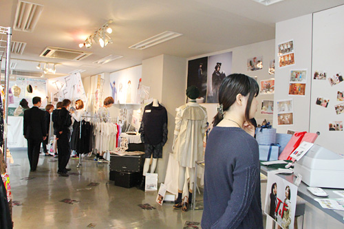 アパレルデザイン科、トータルファッション科のカリキュラム展示会場