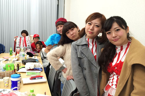 静かに喜びを分かち合いました