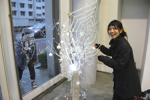 クモの巣をつなげたオリジナルなデザインに反響も上々です!