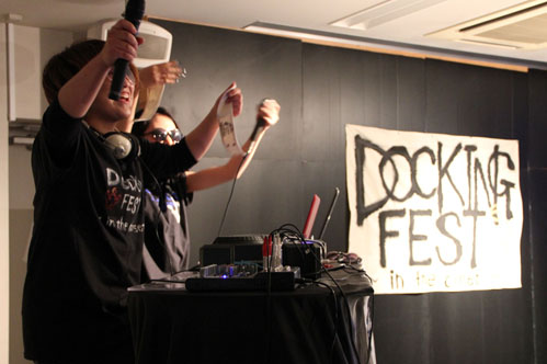 DJブースも作り、MC役もいます