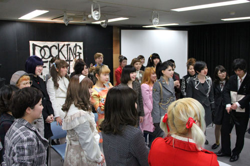 無事に2回のショーを終え、最後は一本締めで締めました。