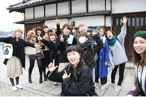 まずは全員で町並みを散策。