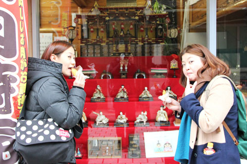 有名なお肉屋さんがあり、そこのコロッケやメンチカツは絶品!