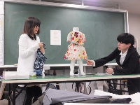 授業風景レポートvol.12「アパレルデザイン科2年 子供服プレゼンテーション」