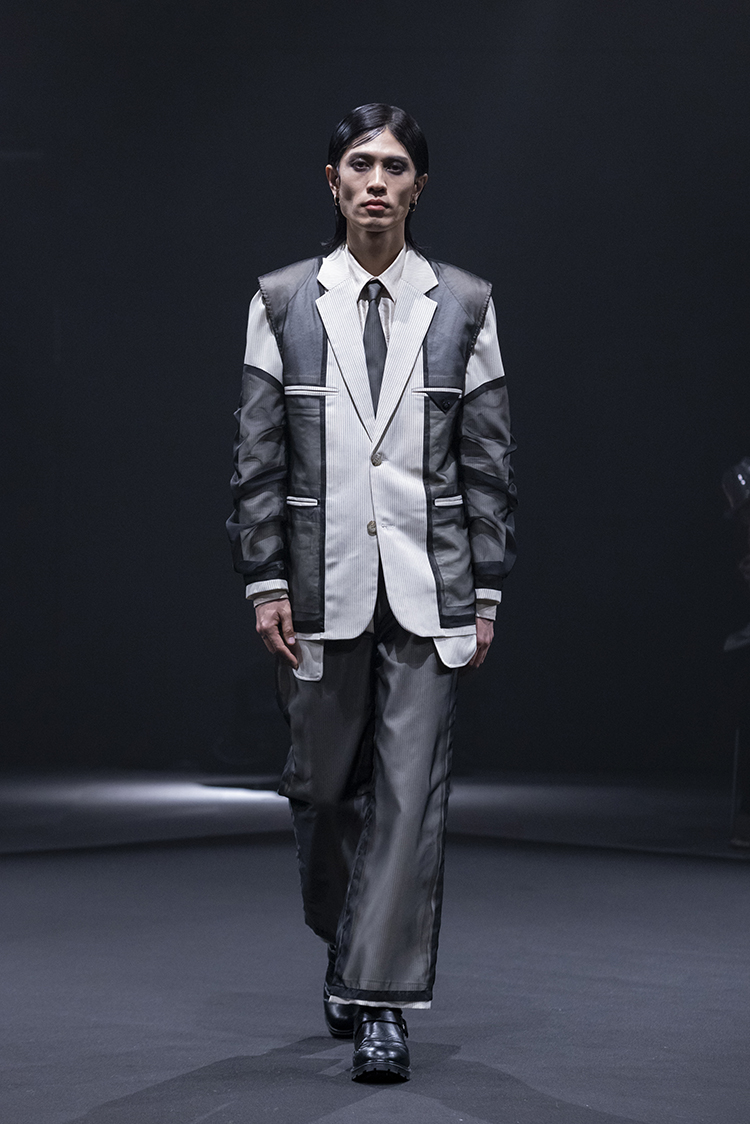 2025-01_koyama_sakakihara-look01