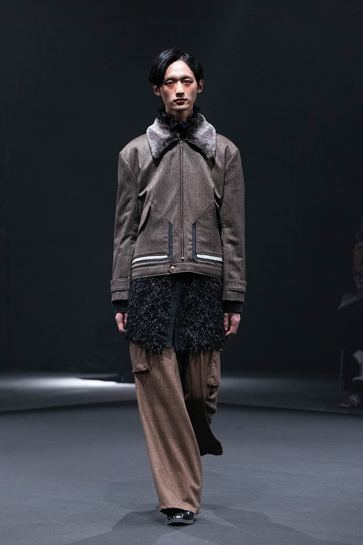 2025-01_koyama_sakakihara-look02