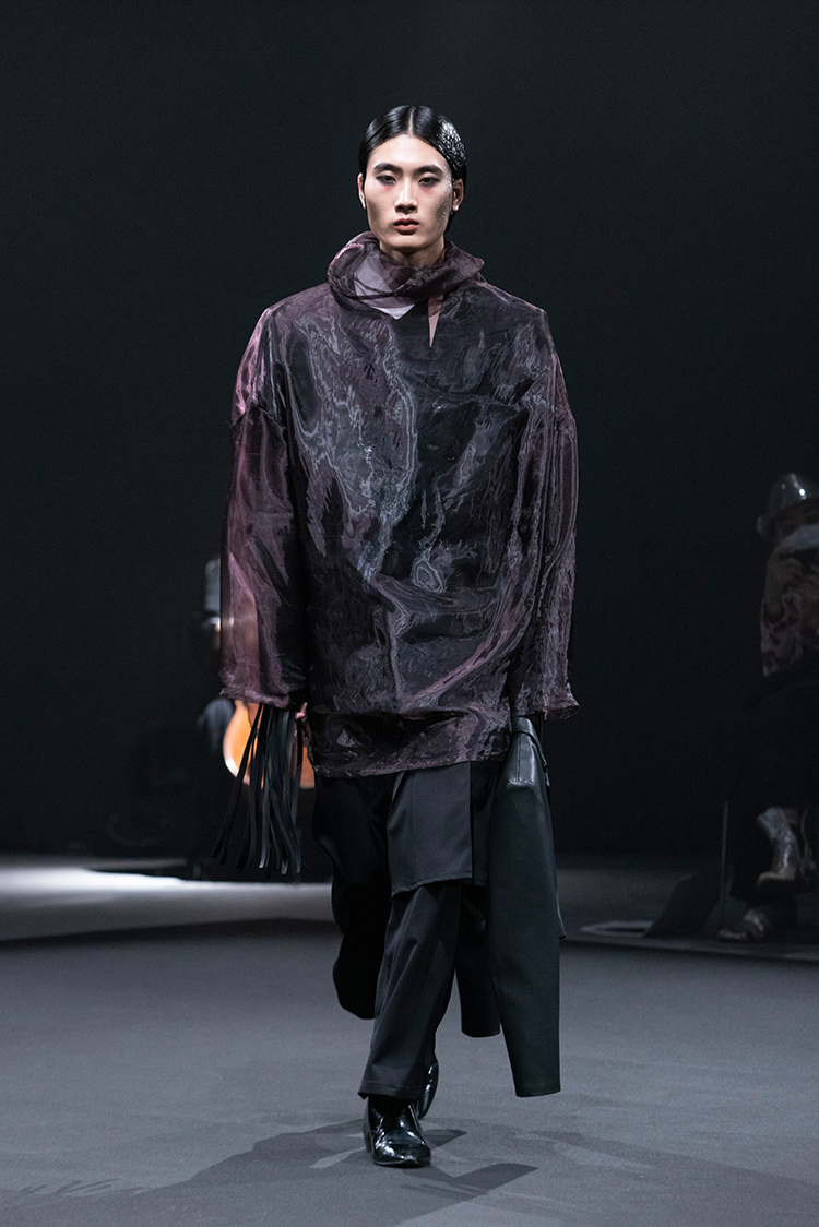 2025-01_koyama_sakakihara-look04