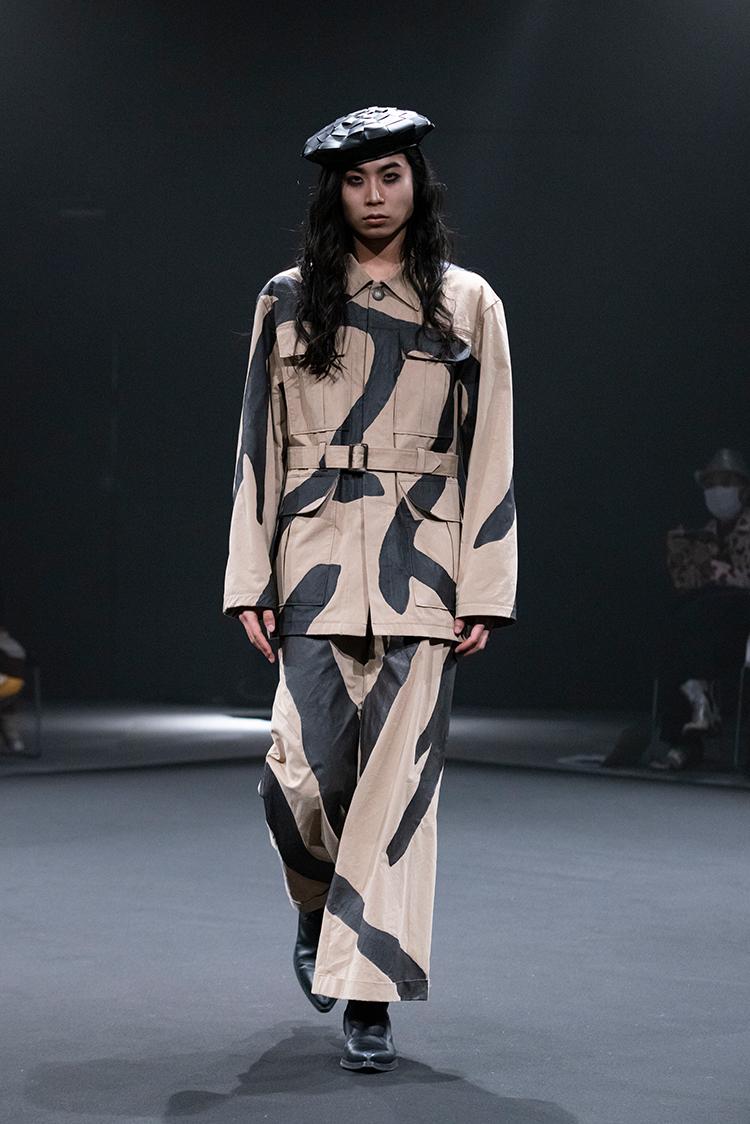 2025-01_koyama_sakakihara-look05