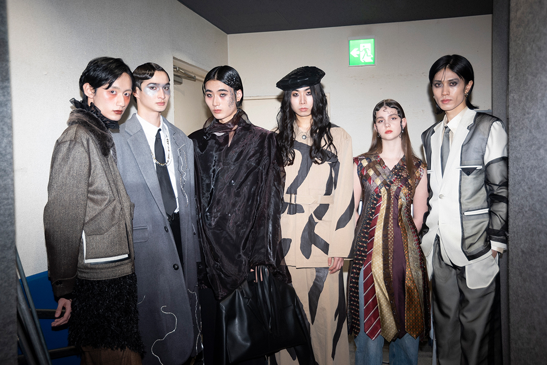 2025-01_koyama_sakakihara-look08