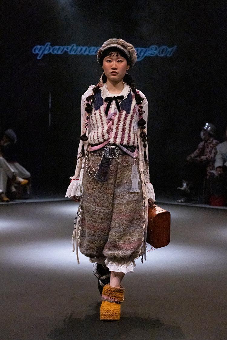 2025-04_apartmentstory201-look01