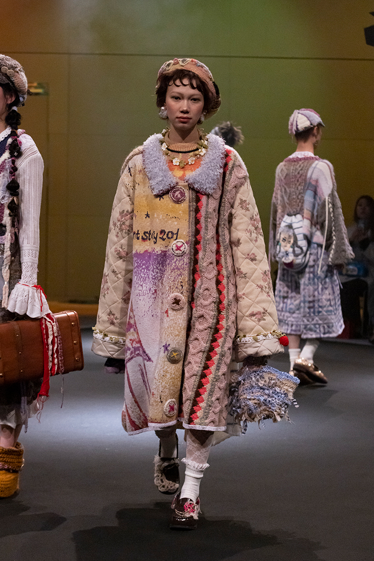 2025-04_apartmentstory201-look06