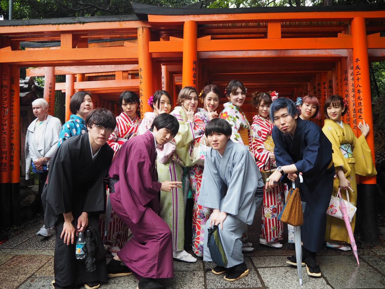 研修旅行で訪れた京都では、着物姿になって街を散策。「着つけも初めてだったので良い思い出になりました」