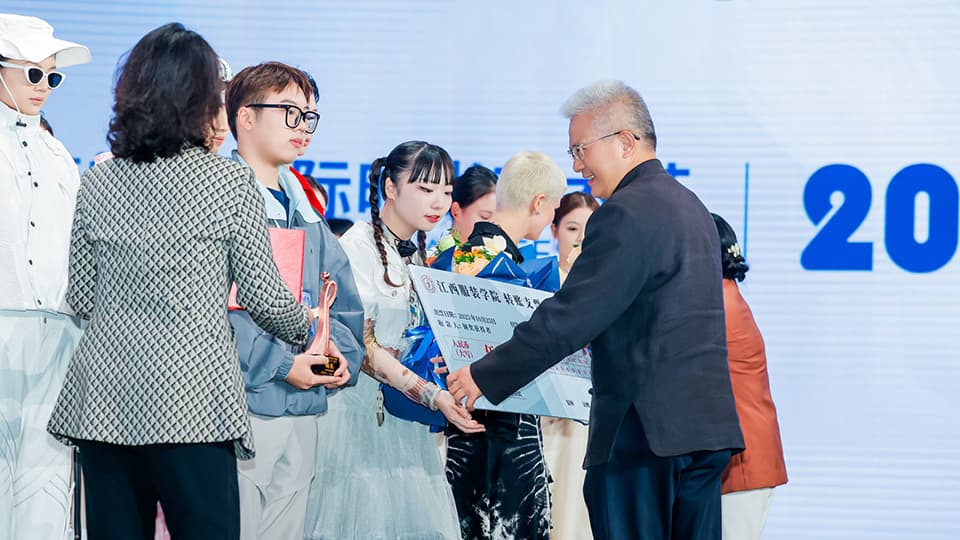 individual2025 ファイナリスト 桂さん 中国 2025 Runhua Award（潤華賞）Fashion Design & Skills Contest 銅賞と最優秀国際参加者賞を受賞！