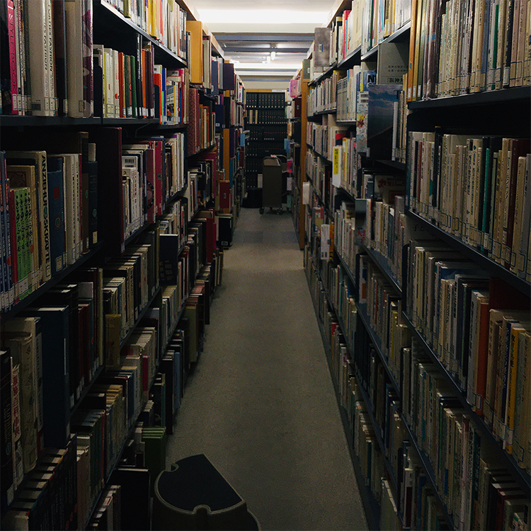 文化のお気に入りの施設は図書館。「3年間ほぼ毎日通っていました。テーラードの本だけでも数も種類もたくさんあって勉強になります。学びの宝庫」