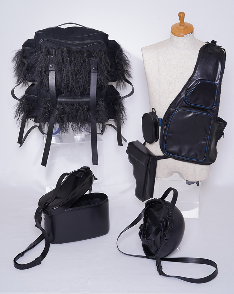 卒業制作作品。「映画『ダンケルク』を着想源に、ファッションとミリタリーの要素を組み合わせ、普段使いできるバッグを考えました」